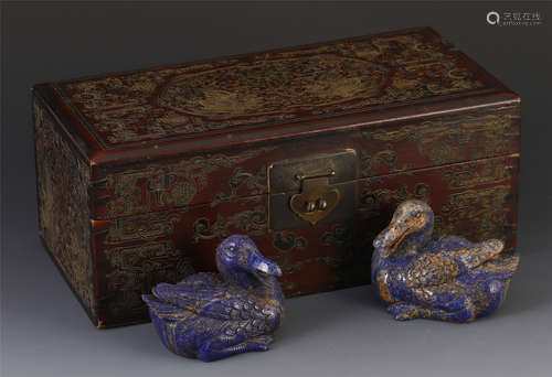 A PAIR OF CHINESE LAPIS CARVED DUCK TABLE ITEM