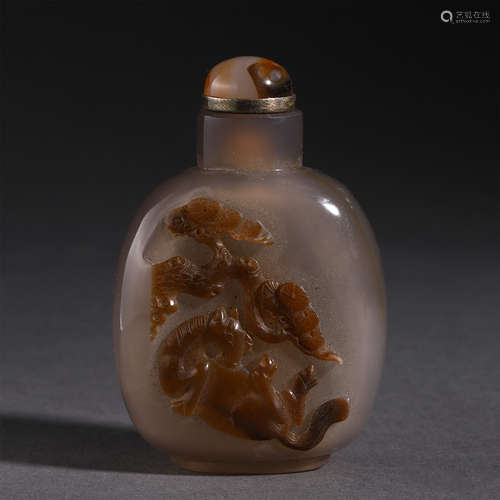 A CHINESE AGATE CARVED HORSE PATTERN SNUFF BOTTLE