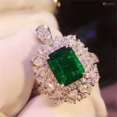 A Chinese Carved Emerald Ring
