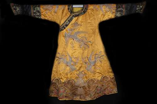 清代宫廷制式手工刺绣凤袍