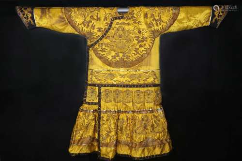 清代宫廷制式手工刺绣龙袍