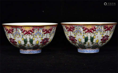 PAIR OF FAMILLE ROSE 'FISH' BOWLS