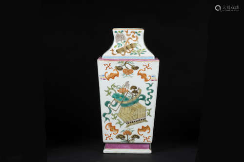 FAMILLE ROSE 'EIGHT TREASURES' RECTANGULAR VASE