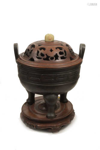 Chinese Bronze Ding, 18-19th Century十八/十九世紀 銅圓鼎