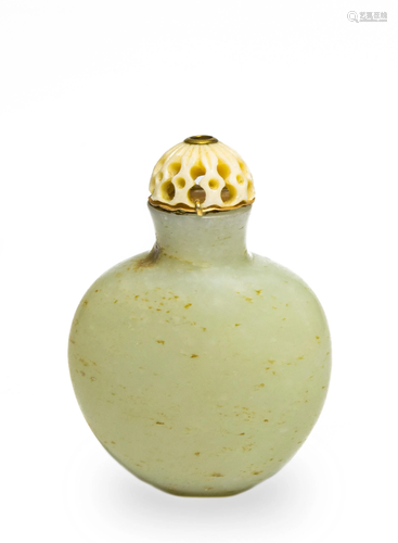 Chinese White Jade Snuff Bottle, 18-19th Century十八/十九世紀 玉鼻煙壺