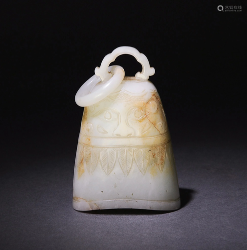 Chinese Carved Jade Bell, 18th Century十八世紀 玉雕饕餮紋扁鐘