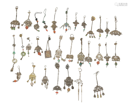 31 Chinese Toggles, 19th Century十九世紀 銀飾件三十一個