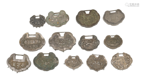 13 Chinese Silver & Brass Locks, 19th Century十九世紀 銀鎖十三個