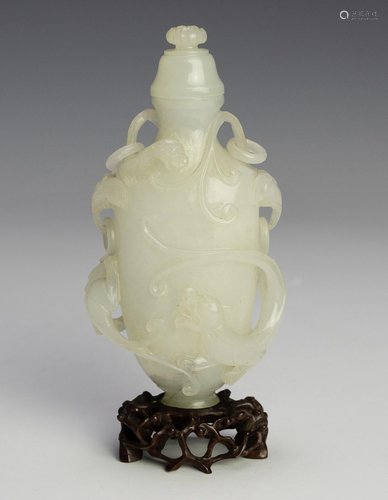 Chinese White Jade Dragon Bottle with Lid, 19th Century十九世紀 白玉盤龍蓋瓶