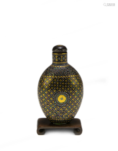 Chinese Lacquer & MOP Snuff Bottle,18-19th Century十八/十九世紀 黑漆鑲螺鈿煙壺