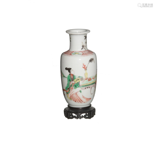 Chinese Wucai Vase with Hardwood Stand, Kangxi清康熙 五彩人物小棒槌瓶