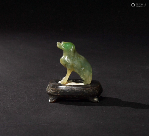 Small Chinese Jadeite Carved Dog, 19th Century十九世紀 翡翠小狗