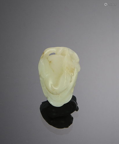 Chinese White Jade Carving of Peaches, 18th Century十八世紀 白玉蝙蝠雙瓜掛墜