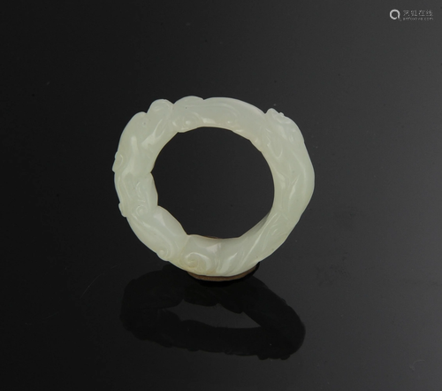 Chinese White Jade Dragon Ring, 18th Century十八世紀 白玉螭龍紋指環