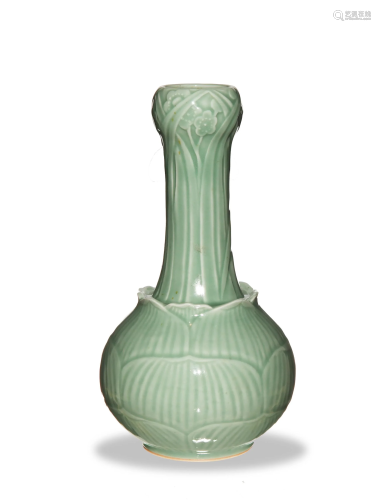 Chinese Celadon Garlic-Head Vase, Republic Period民國 豆青釉蒜頭瓶