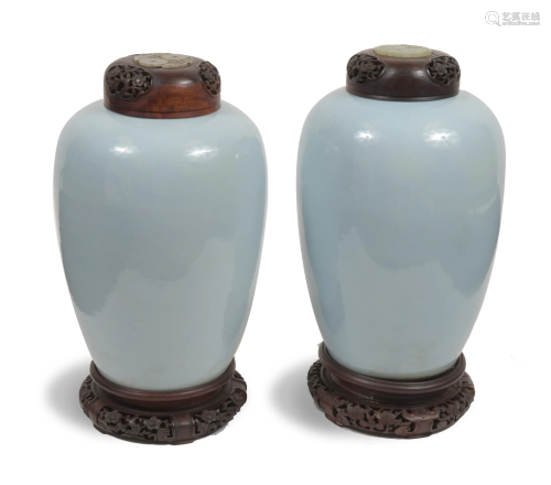 Pair of CHI. Blue Glazed Jars with Lids, 19th Century十九世紀 天青釉罐一對