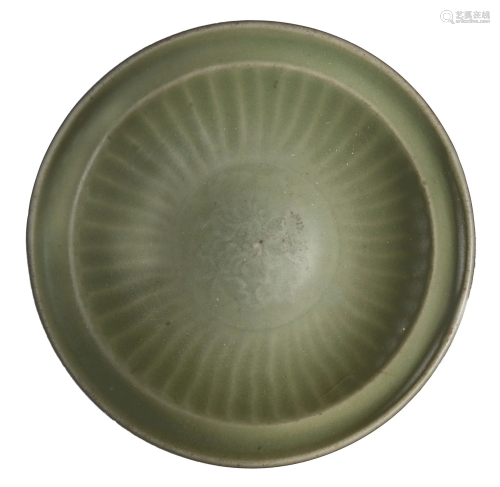 Chinese Longquan Celadon Plate, Yuan or Ming元/明代 龍泉盤