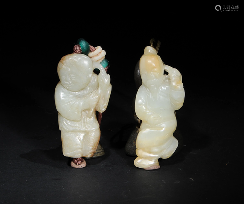 2 Chinese Jade Carvings of Figures, Yuan/Ming元/明代 玉人物掛墜兩個