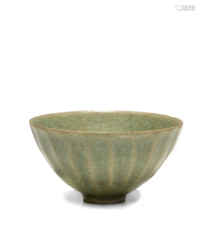 Chinese Guan-Style Longquan Lotus Bowl, Song宋代 龍泉仿官菊瓣碗