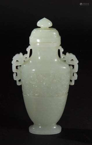 Chinese White Jade Lidded Vase, 19th Century十九世紀 玉獸紋蓋瓶