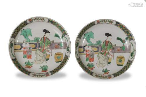 Pair of Chinese Wucai Plates, possibly Kangxi可能康熙 五彩仕女盤一對