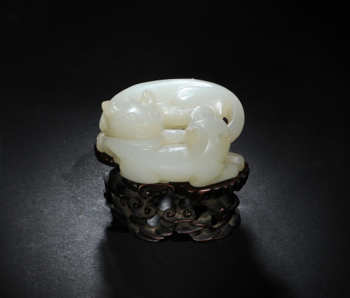 Chinese Jade Carving of Double Badger, 18th Century十八世紀 白玉雙歡