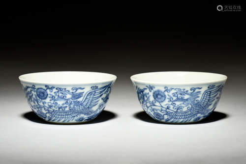 PAIR OF BLUE AND WHITE 'PHOENIX' CUPS