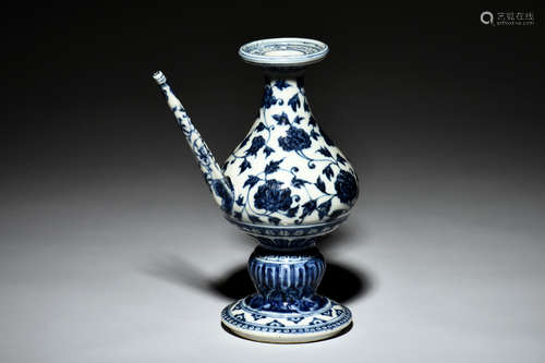 BLUE AND WHITE 'FLOWERS' EWER