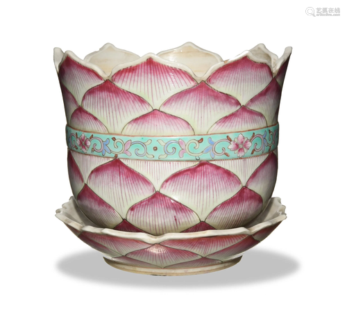 Chinese Famille Rose Lotus Planter & Tray, 19th Century十九世紀 粉彩蓮花形花盆