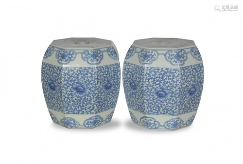 Pair of Blue & White Garden Stools, Early-19th Century十九世紀早 青花淡描小鼓凳一對