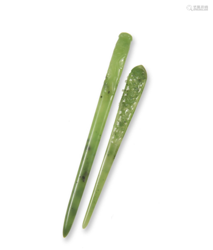 2 Chinese Spinach Jade Hair Pins, 18-19th Century十八/十九世紀 碧玉簪子兩根