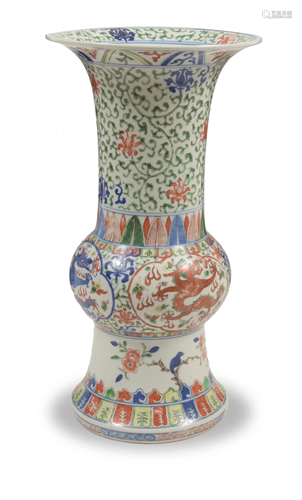 Chinese Wucai Gu Vase, 19th Century十九世紀 五彩纏枝蓮龍紋花觚