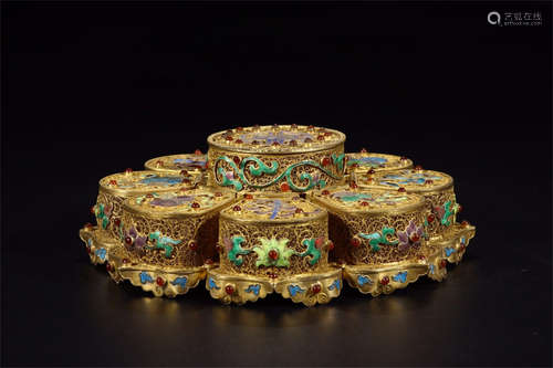 SILVER FILIGREE AND GILT 'EIGHT TREASURES' BOX DECORATED WITH SEMI-PRECIOUS GEMSTONES