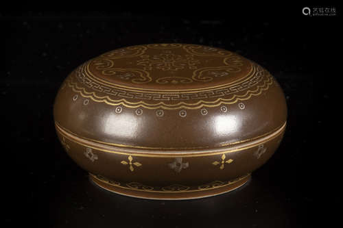 GILT-DECORATED SEAL PASTE BOX AND COVER