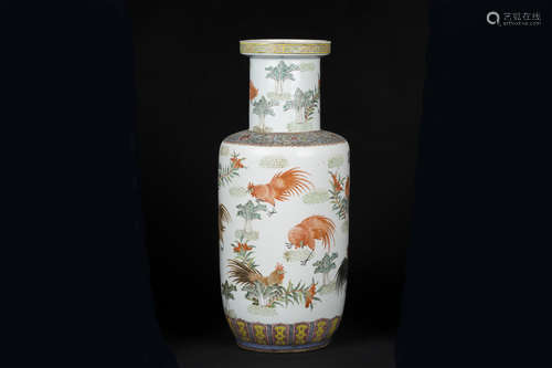 FAMILLE ROSE 'ROOSTERS' ROULEAU VASE