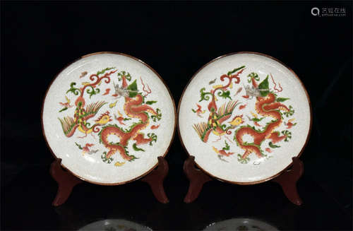 PAIR OF WUCAI 'DRAGON AND PHOENIX' DISHES