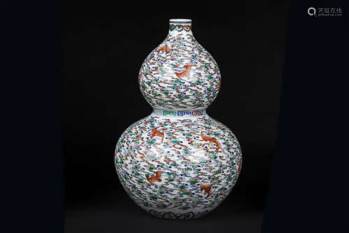 DOUCAI 'BATS AND CLOUDS' DOUBLE GOURD VASE