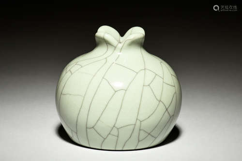 LONGQUAN WARE 'POMEGRANATE' SMALL JAR, ZUN