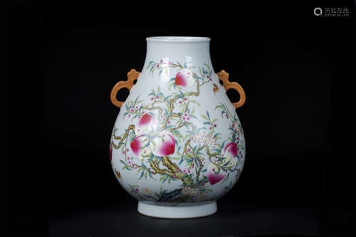 FAMILLE ROSE 'PEACHES' ZUN VASE WITH HANDLES