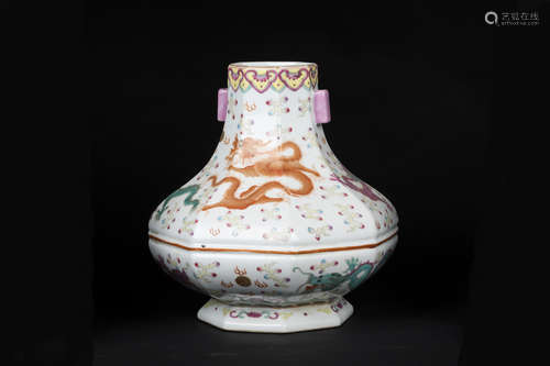 FAMILLE ROSE 'DRAGONS' OCTAGONAL VASE WITH LUG HANDLES