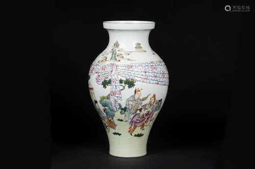 FAMILLE ROSE 'PEOPLE' VASE