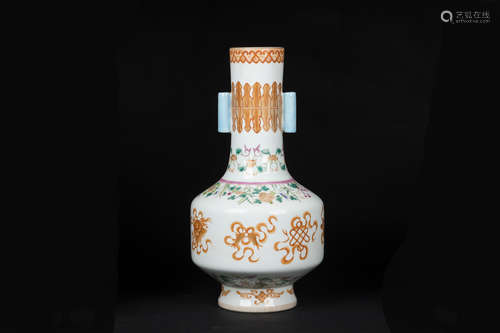 FAMILLE ROSE 'EIGHT TREASURES' VASE WITH LUG HANDLES