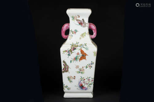 FAMILLE ROSE 'BUTTERFLIES' RECTANGULAR VASE WITH HANDLES