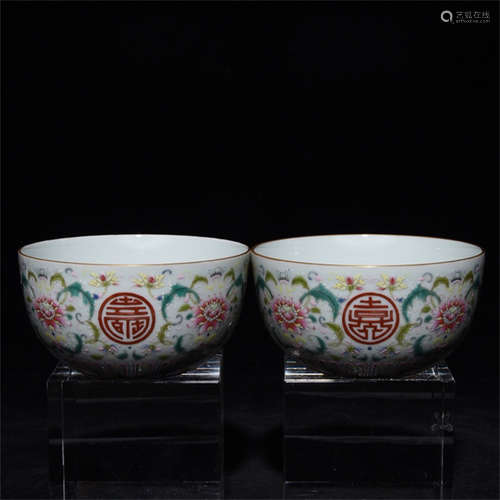 PAIR OF FAMILLE ROSE 'SHOU' BOWLS