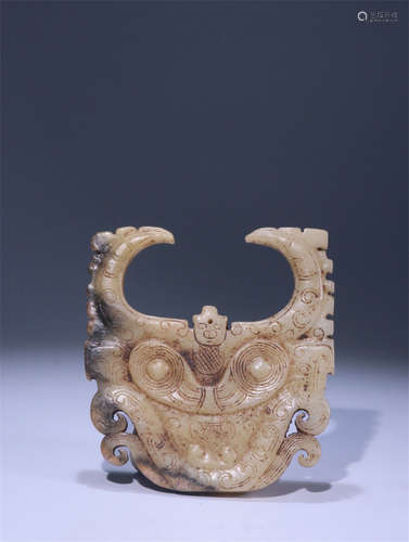 ARCHAIC JADE CARVED 'TAOTIE MASK' ORNAMENT