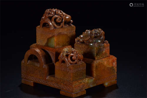 SET OF THREE ARCHAIC JADE CARVED 'MYTHICAL BEAST' STAMP SEALS AND STAND