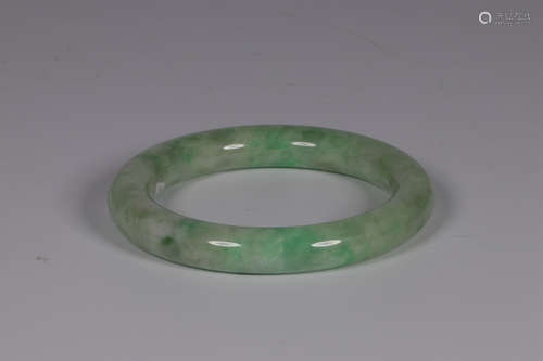 JADEITE ROUND BANGLE WITH CERTIFICATE