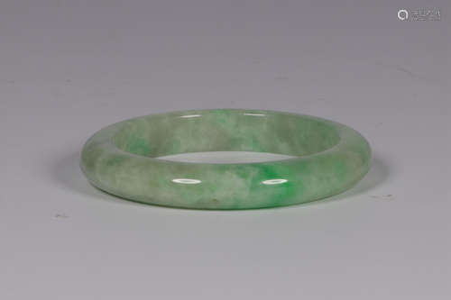 JADEITE ROUND BANGLE WITH CERTIFICATE