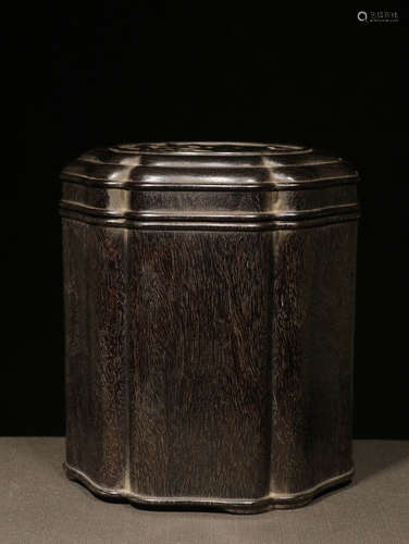 ZITAN WOOD CARVED FLORIFORM AND LOBED TEA JAR WITH COVER