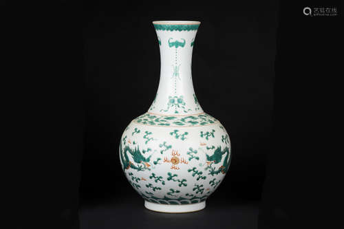 FAMILLE VERTE AND GILT 'DRAGONS' VASE